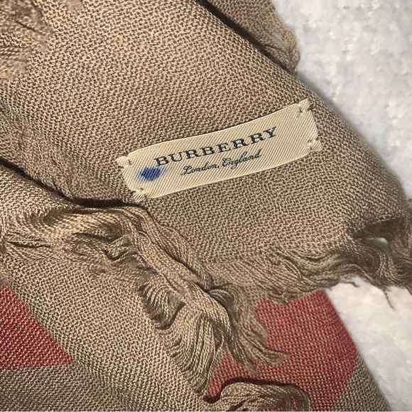 Burberry Classic Check Scarf - Picture 6 of 7